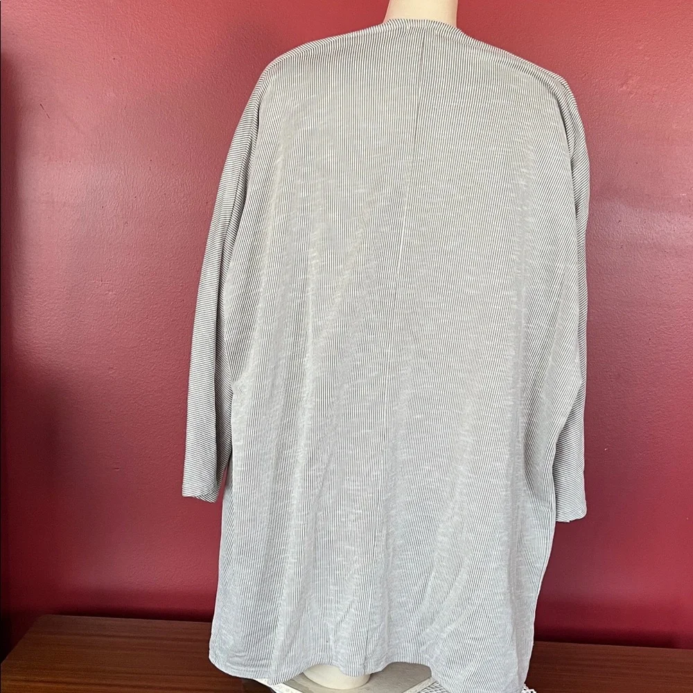 Like new DONNI Light Gray striped Women's Cardigan - Picture 7 of 10